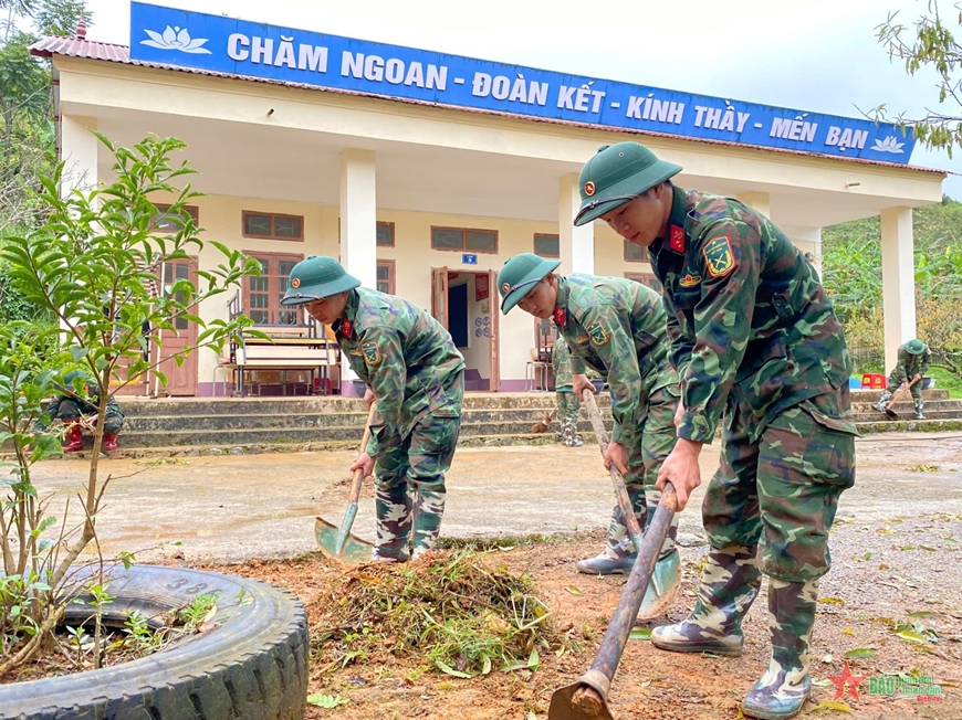 Nhanh chóng giúp đồng bào Nguyên Bình dọn dẹp, ổn định cuộc sống sau bão số 3